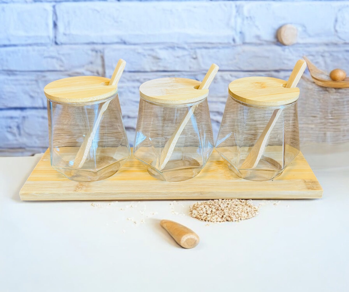 3-teiliges Gewürzgläser- Set mit Löffel - modern & eckig inkl.Bambusbrett