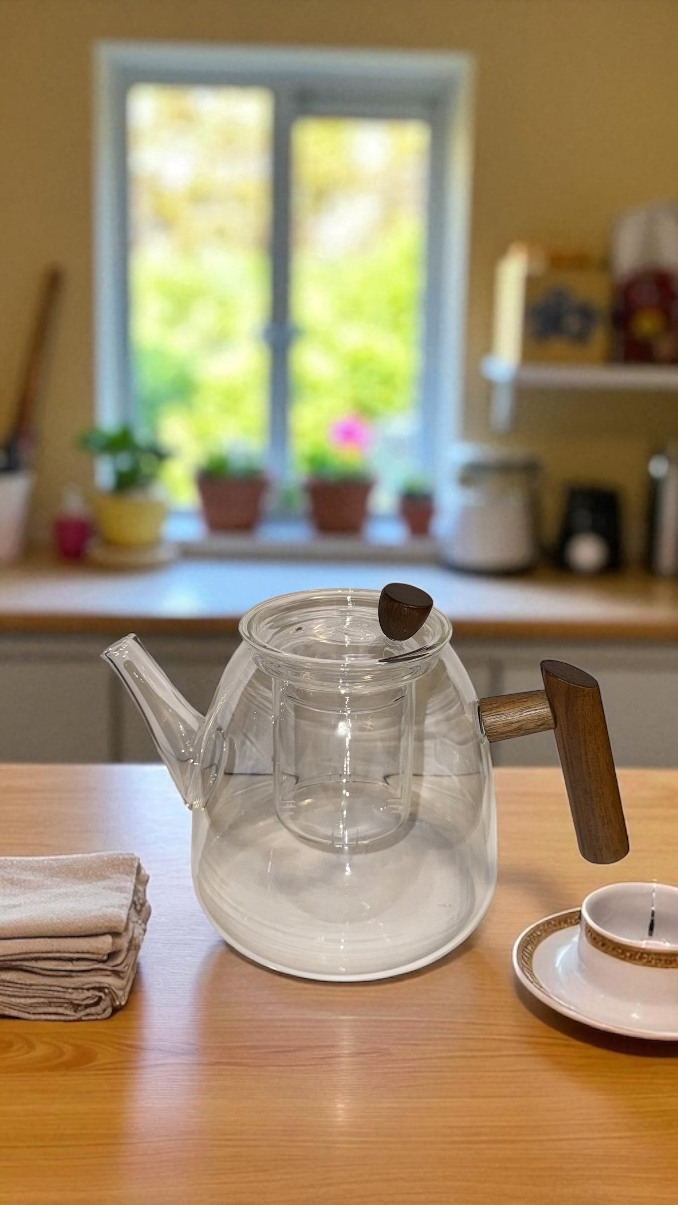 🫖 Teekanne „Noora Curve“ – Glas mit Holzgriff