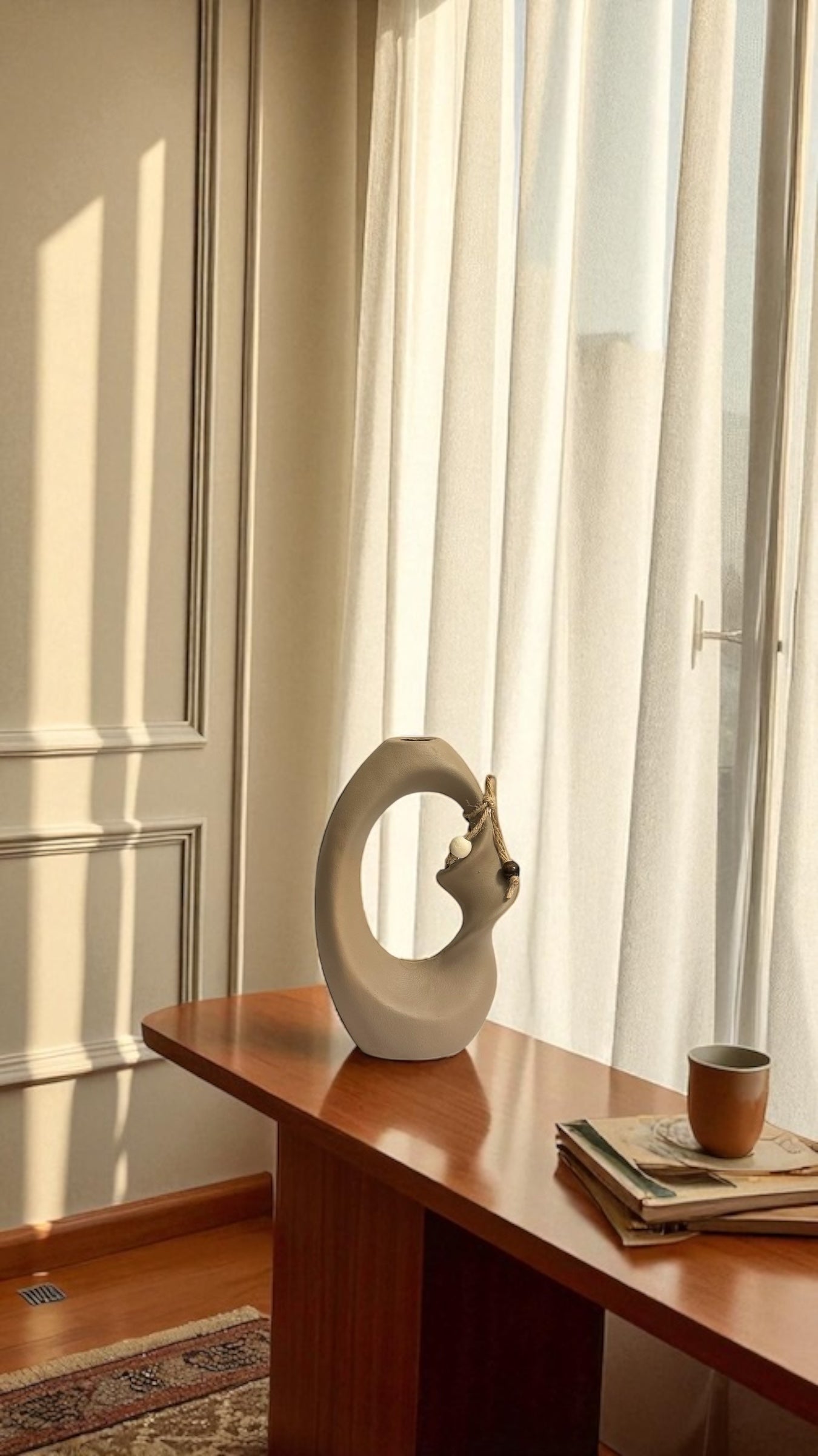 Gesichtsvase „Luna“ – Skulpturales Design in Taupe