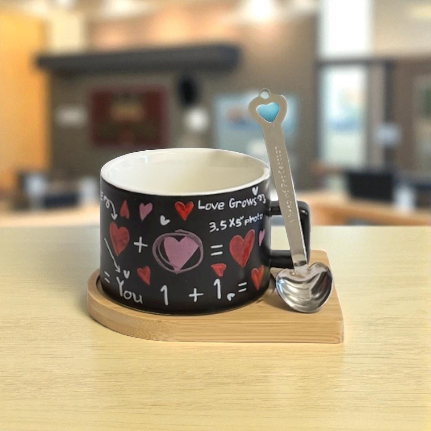 Love Mug – Love Formula | Tasse mit Herzlöffel & Bambusuntersetzer
