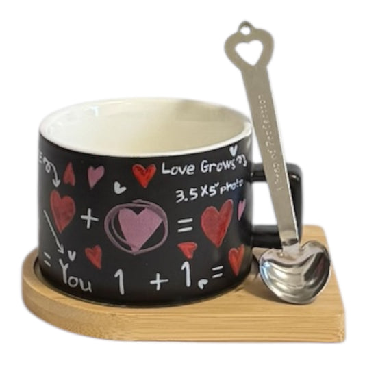 Love Mug – Love Formula | Tasse mit Herzlöffel & Bambusuntersetzer