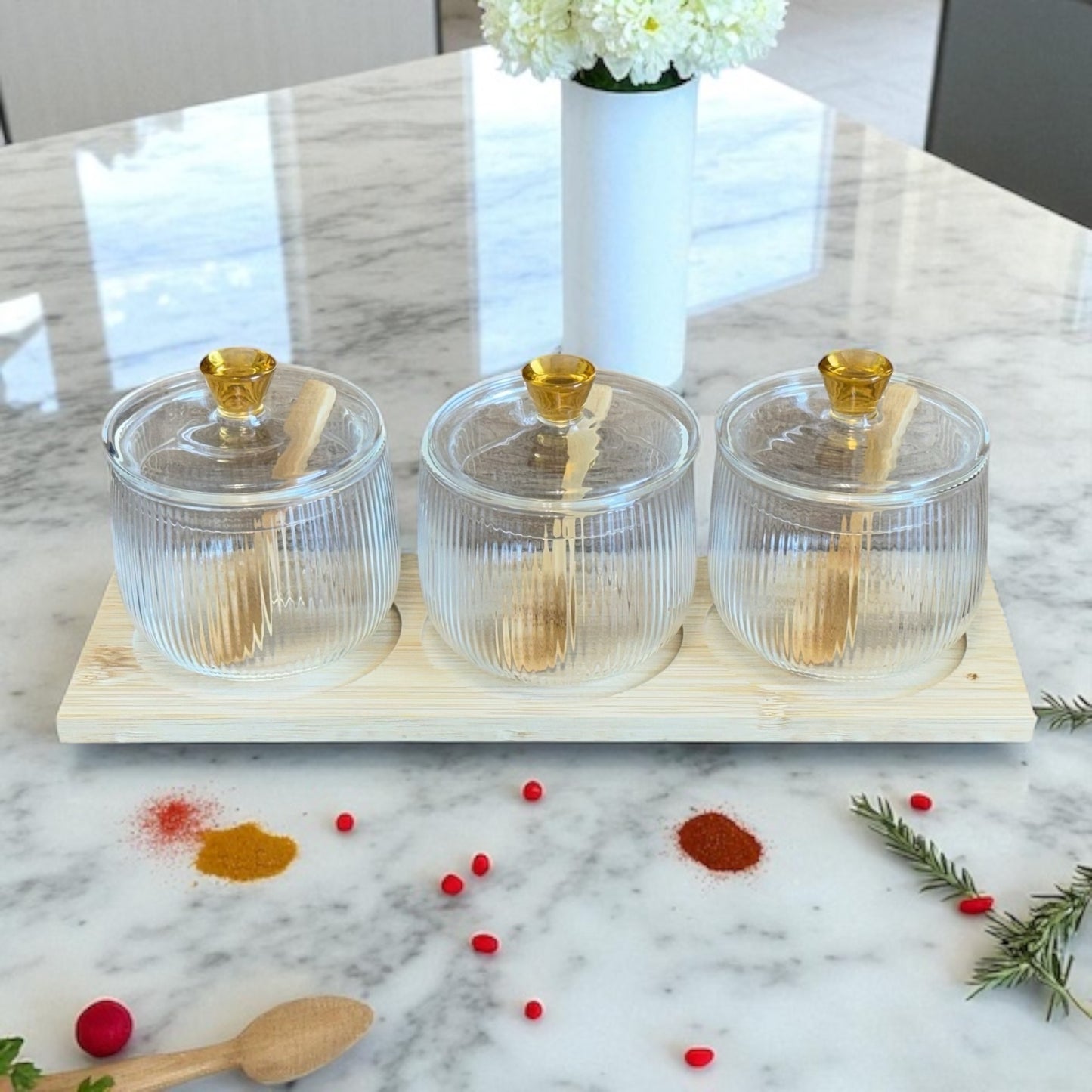 Elegantes Gewürzgläser-Set mit goldfarbenem Knauf & Bambuslöffeln (3-teilig)