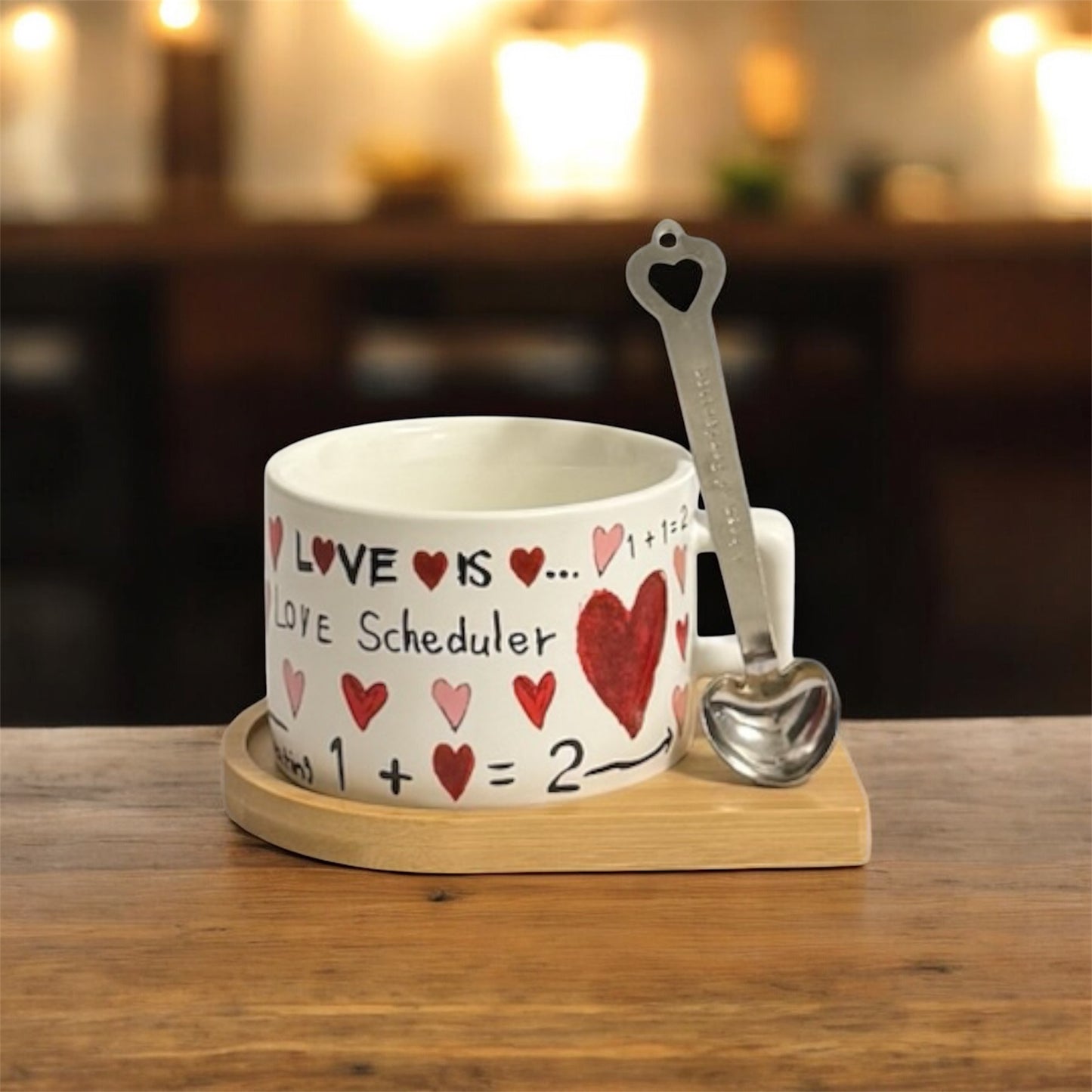 Love Mug – Love Scheduler | Tasse mit Herzlöffel & Bambusuntersetzer