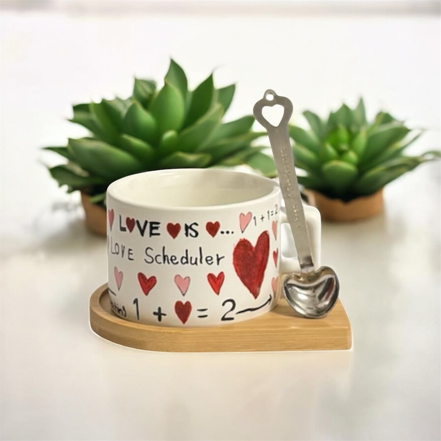 Love Mug – Love Scheduler | Tasse mit Herzlöffel & Bambusuntersetzer